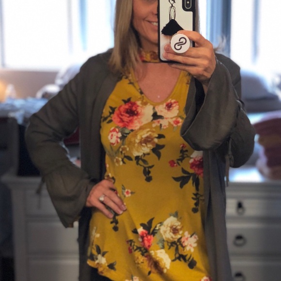 Infinity Raine Floral Bell Sleeve Tunic - Picture 2 of 3